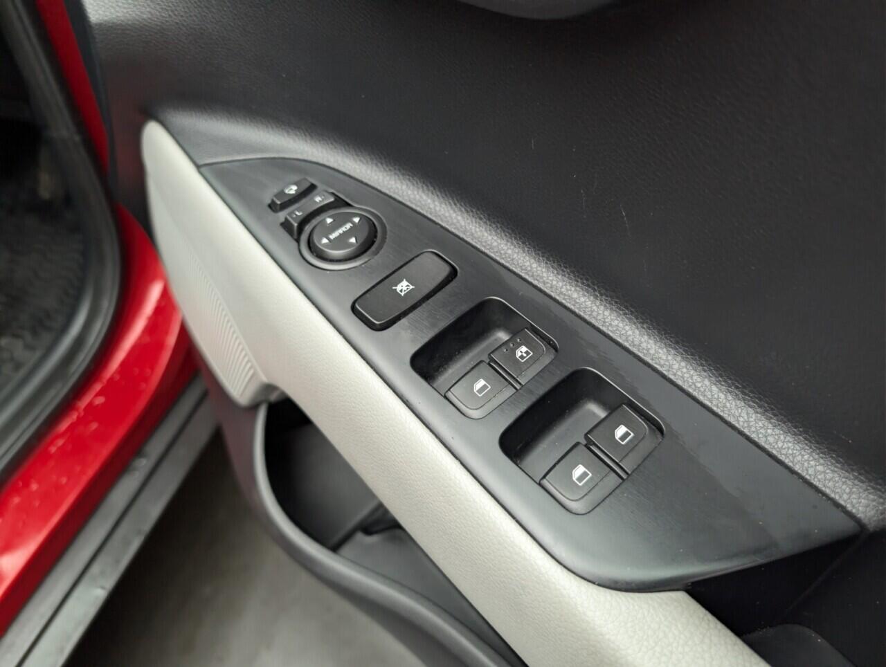 Used Kia Stonic 2018 for sale - 77538002: Photo 22