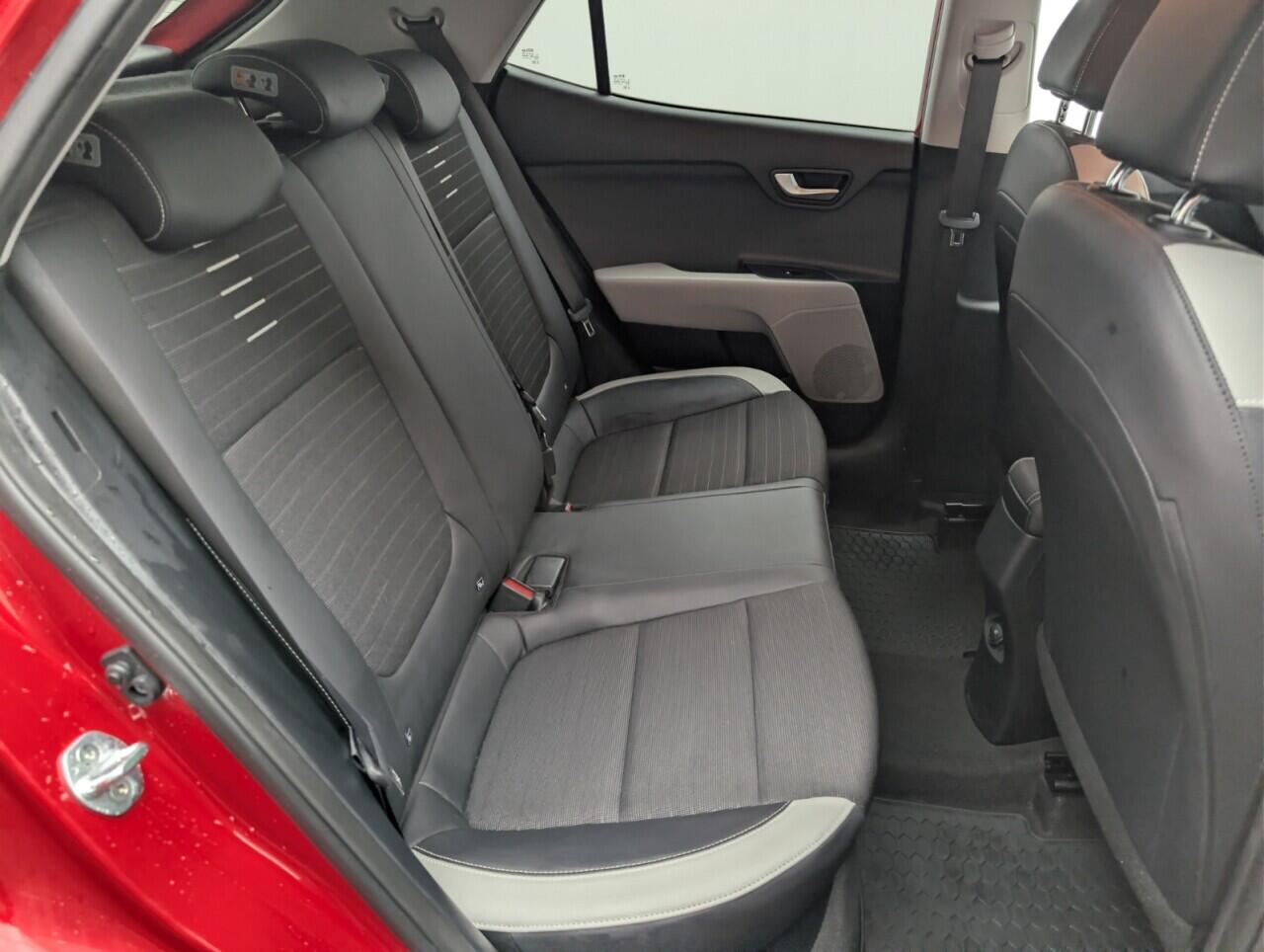 Used Kia Stonic 2018 for sale - 77538002: Photo 25