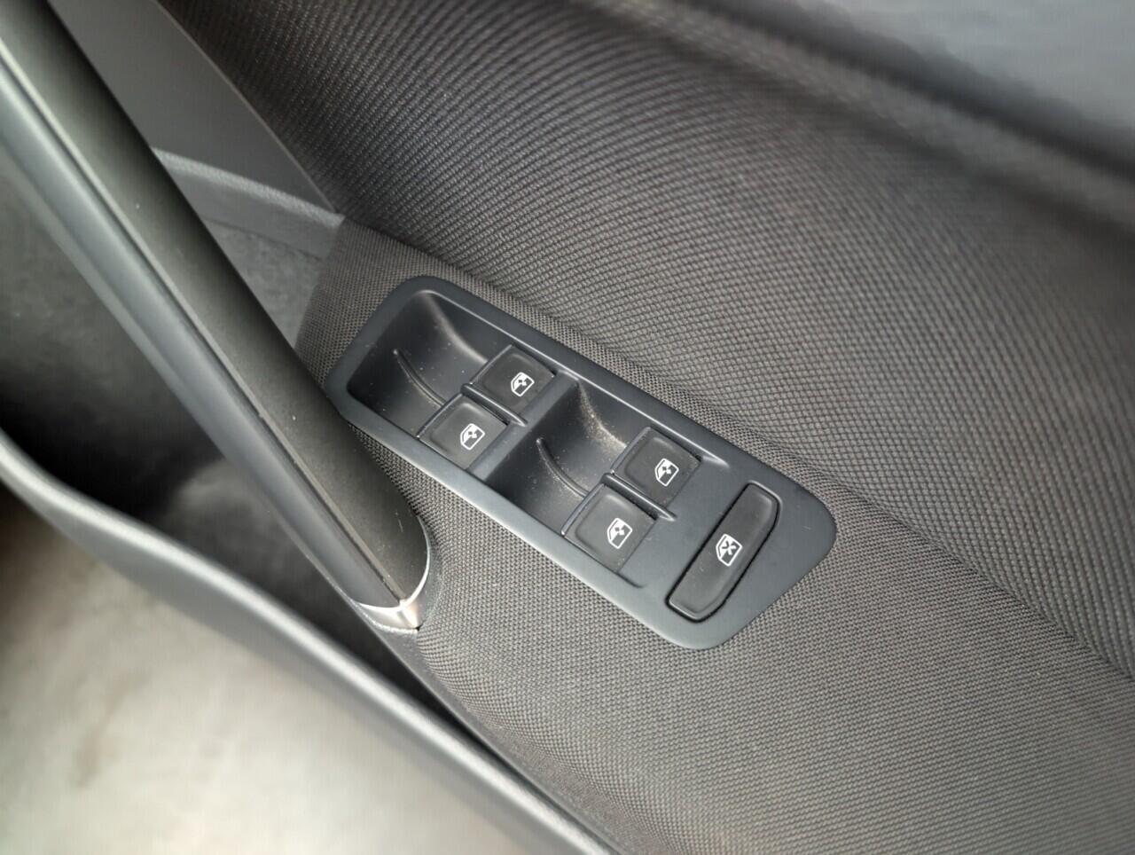 Used Volkswagen Golf 2017 for sale - 76423518: Photo 21