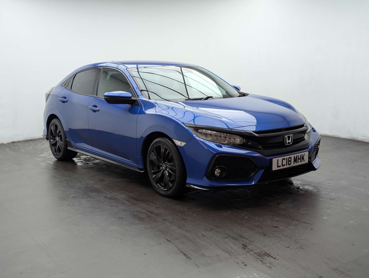 Used Honda Civic 2018 for sale - 78080745: Photo 2