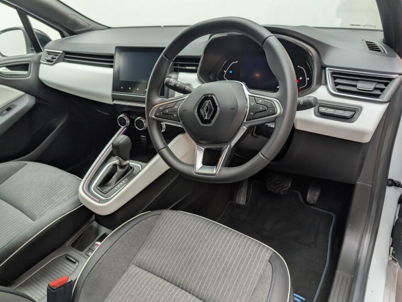 Used Renault Clio 2023 for sale - 77537321: Photo 11