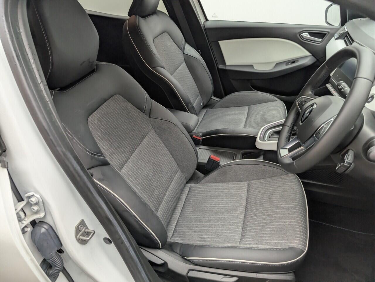 Used Renault Clio 2023 for sale - 77537321: Photo 12