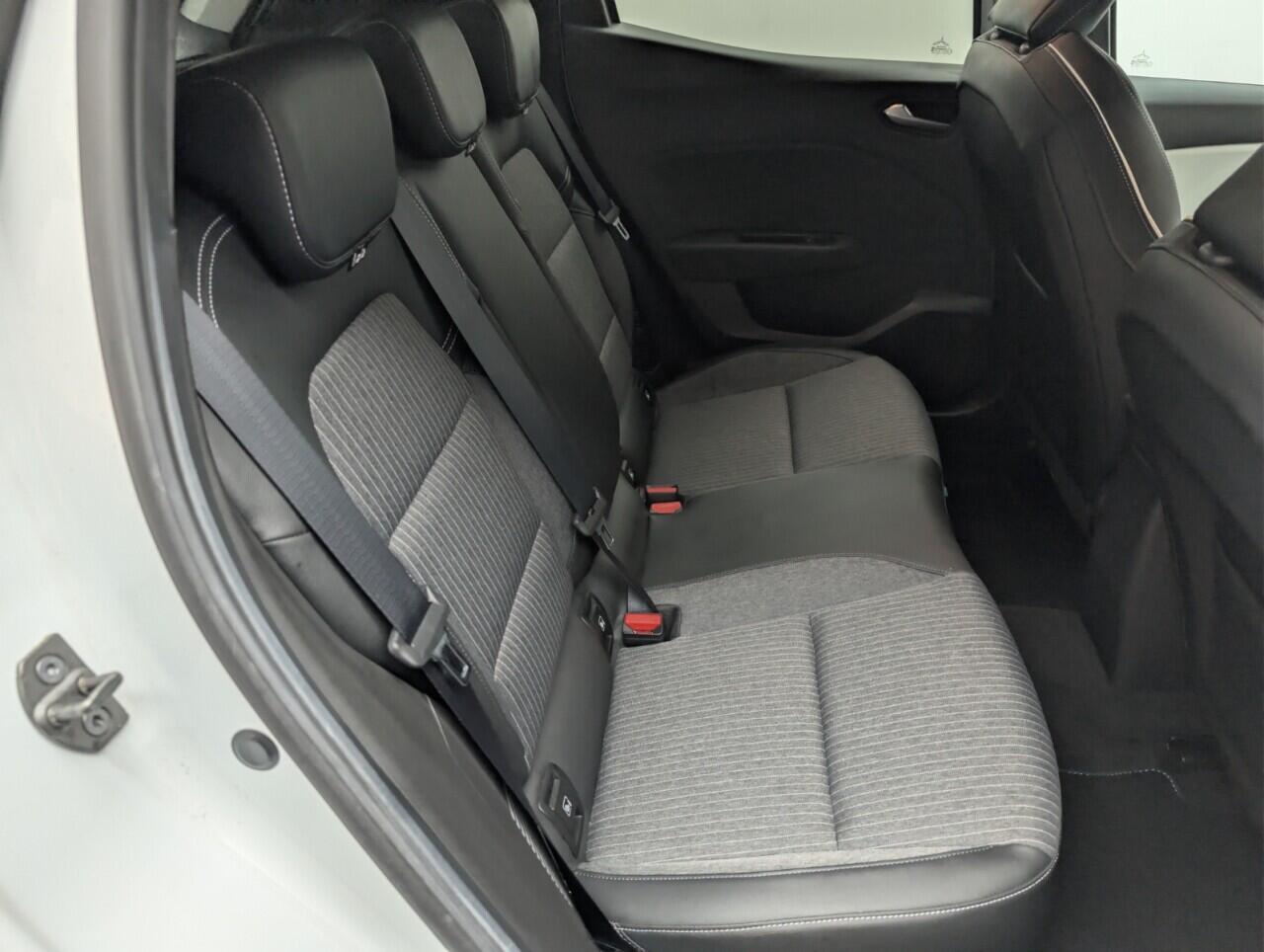 Used Renault Clio 2023 for sale - 77537321: Photo 25