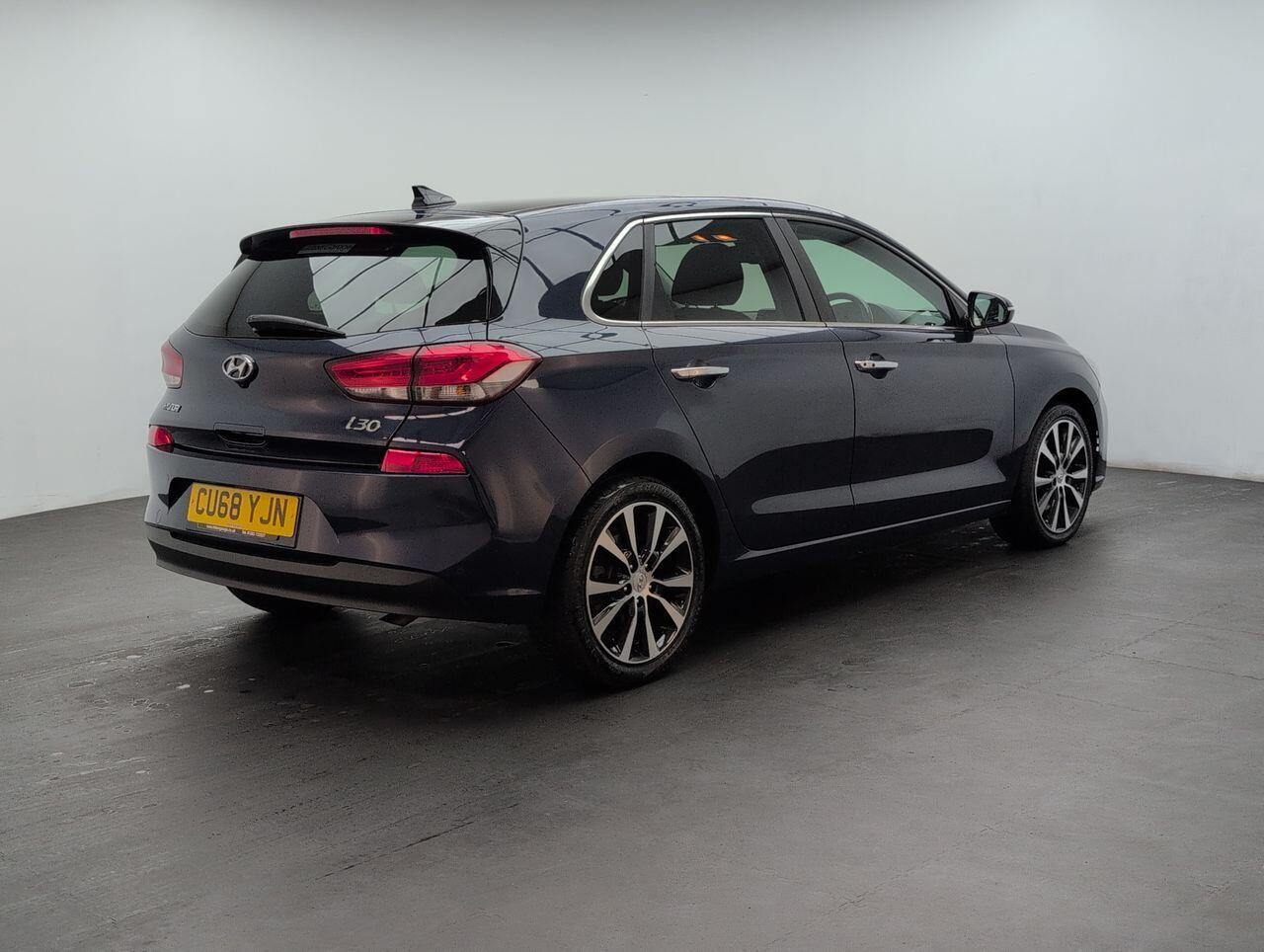 Used Hyundai i30 2019 for sale - 76538701: Photo 8