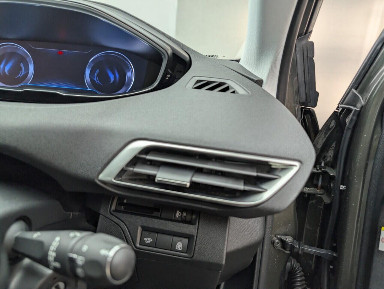 Used Peugeot 3008 2018 for sale - 77074356: Photo 18