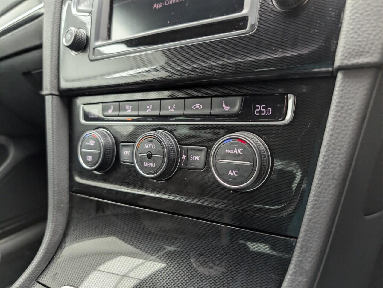 Used Volkswagen Golf 2016 for sale - 76549912: Photo 15