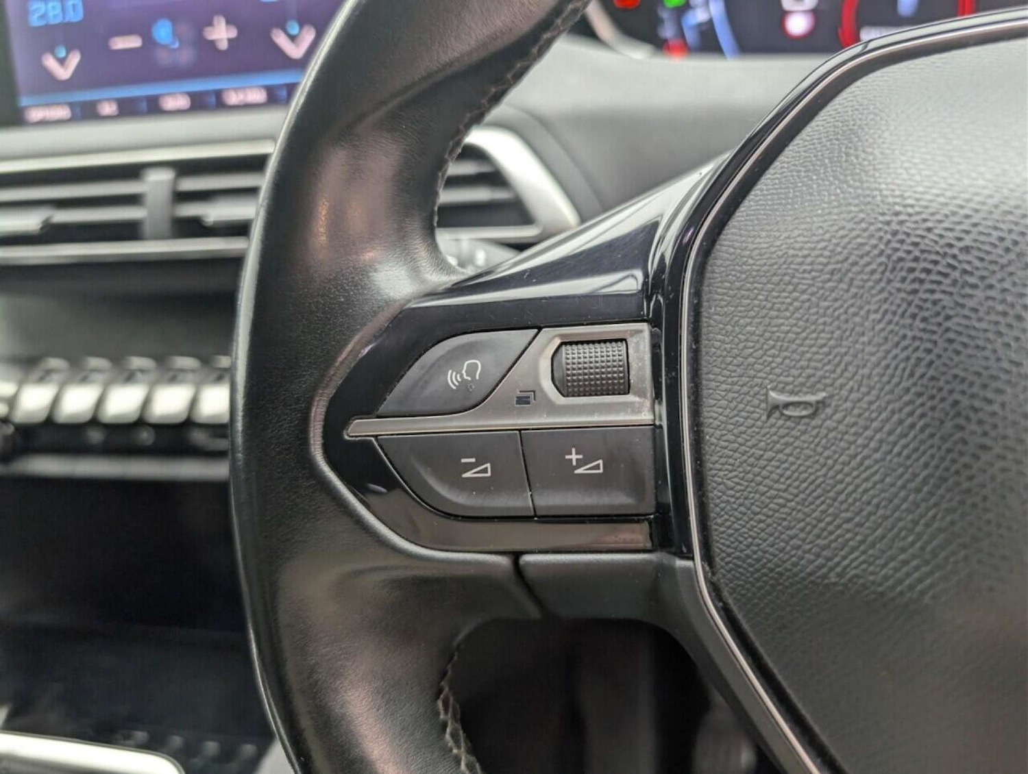 Used Peugeot 3008 2018 for sale - 77713538: Photo 17