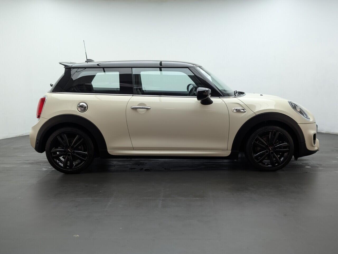 Used MINI Hatch 2020 for sale - 76512212: Photo 9