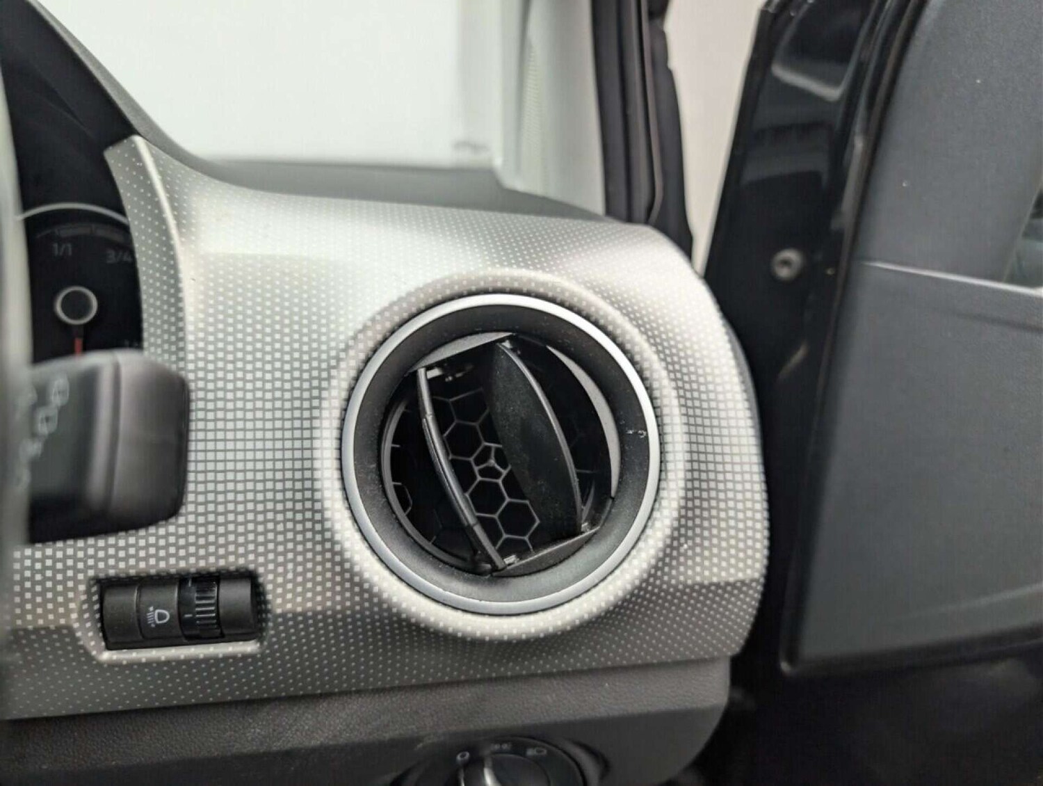 Used Volkswagen up! 2018 for sale - 77713076: Photo 18