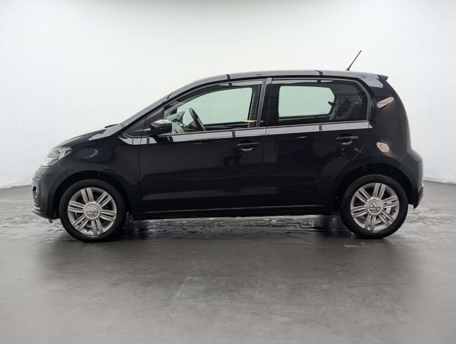 Used Volkswagen up! 2018 for sale - 77713076: Photo 5