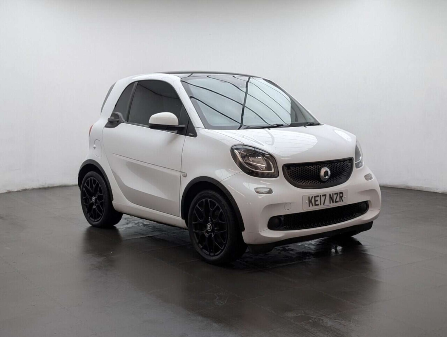 Used smart fortwo 2017 for sale - 77713054: Photo 2