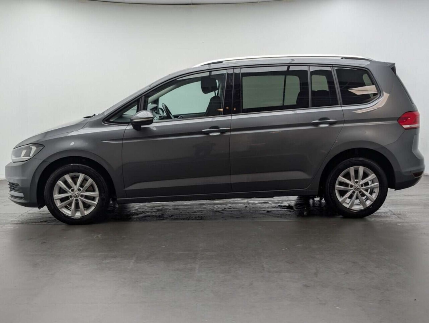 Used Volkswagen Touran 2018 for sale - 77714349: Photo 5