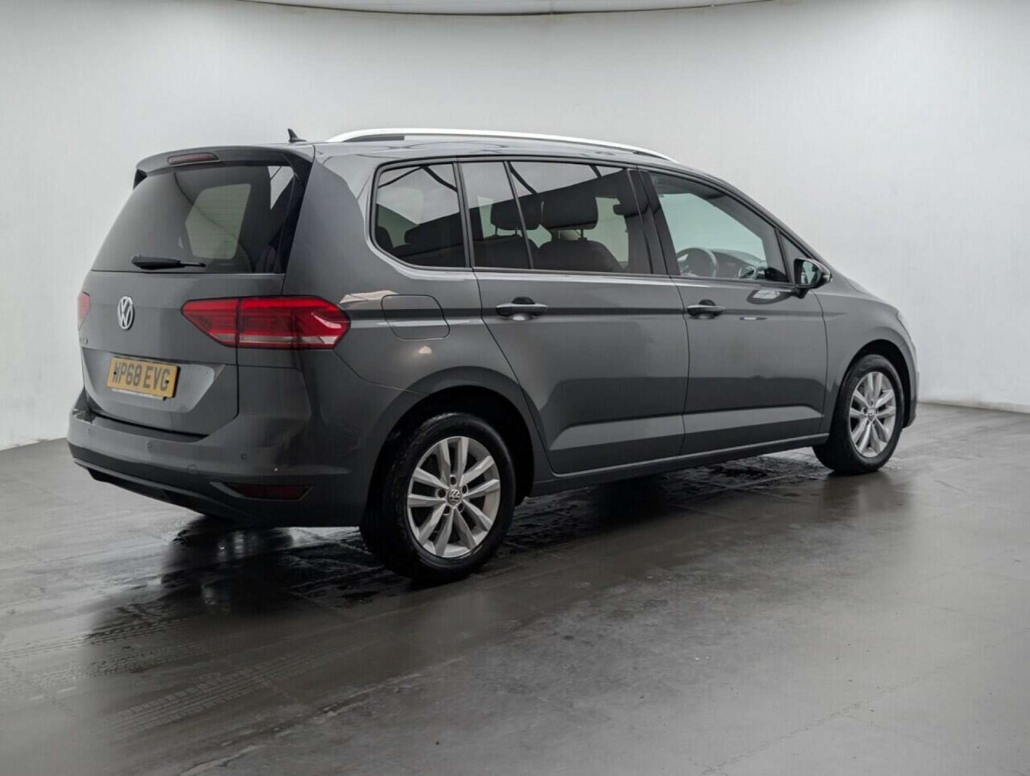 Used Volkswagen Touran 2018 for sale - 77714349: Photo 8