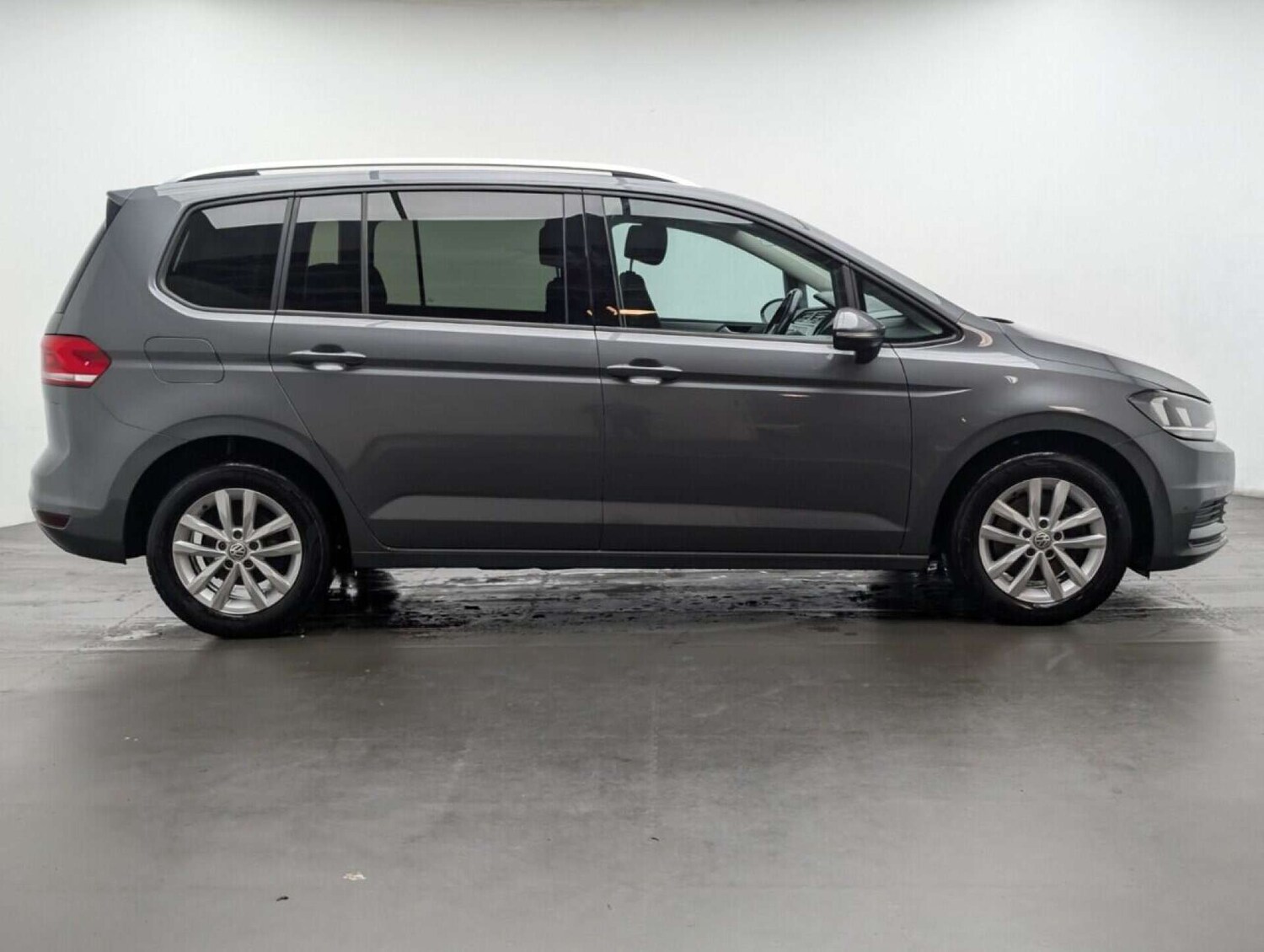 Used Volkswagen Touran 2018 for sale - 77714349: Photo 9
