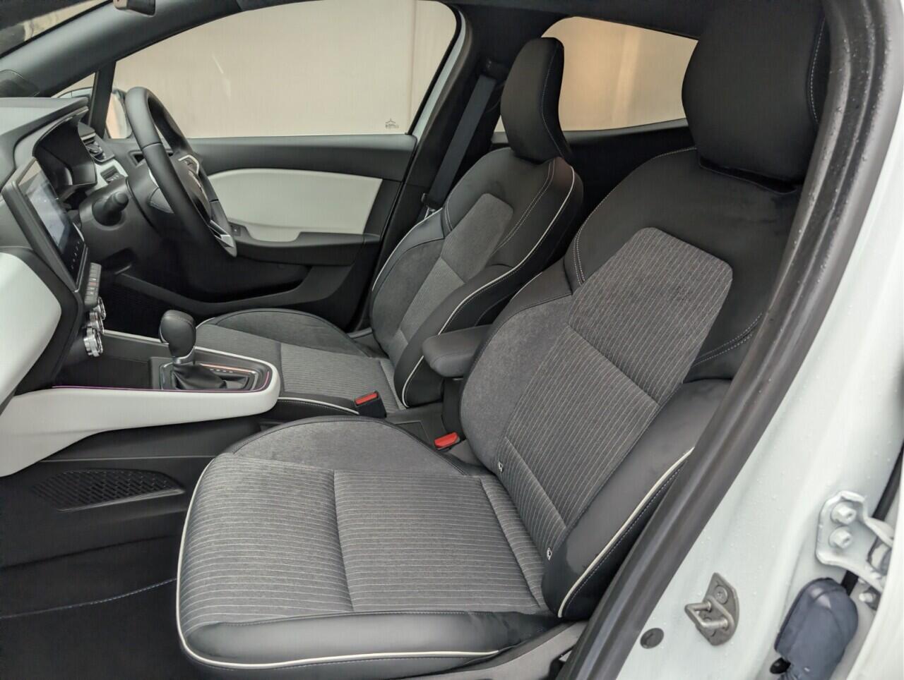 Used Renault Clio 2023 for sale - 76472395: Photo 28