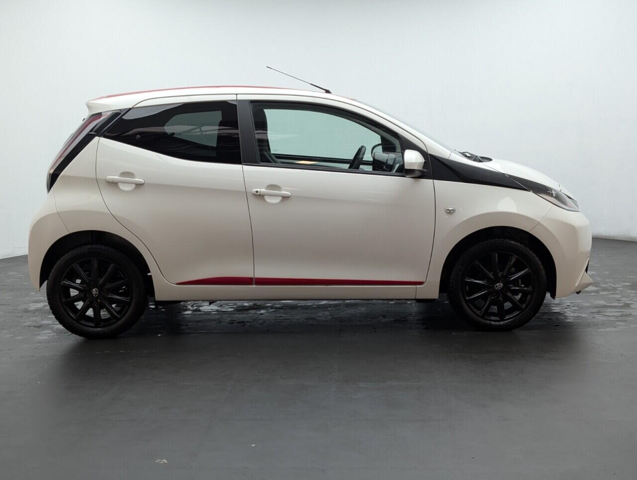 Used Toyota AYGO 2018 for sale - 76424338: Photo 9