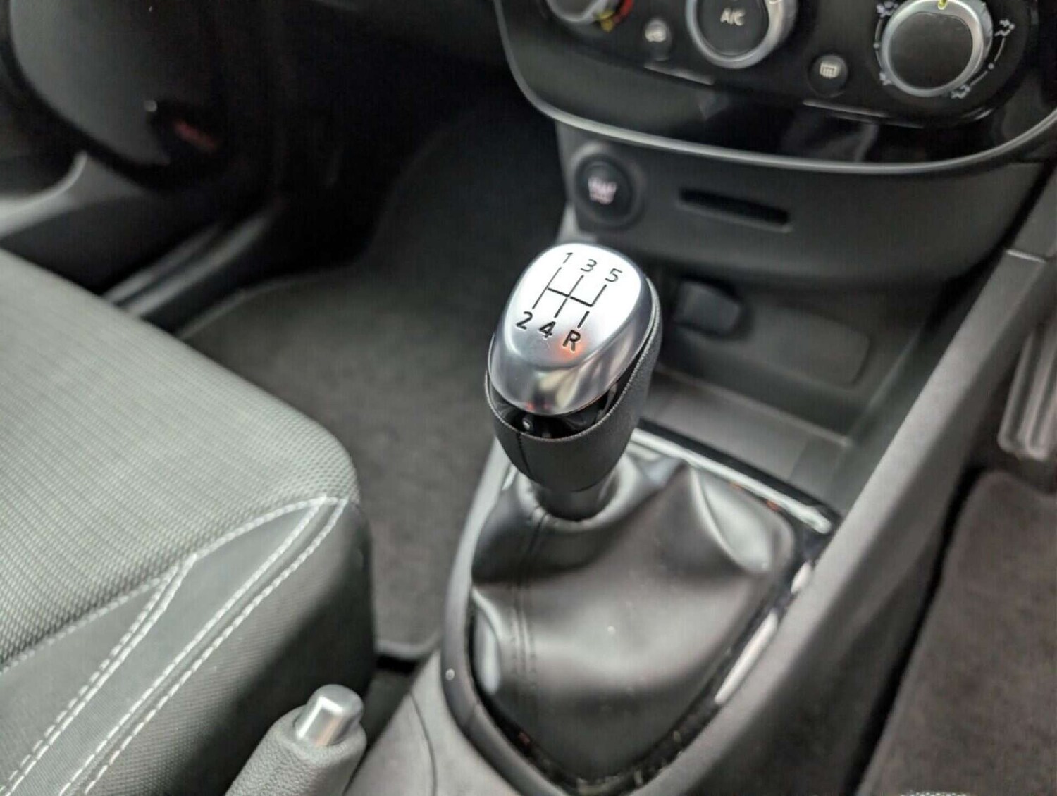 Used Renault Clio 2019 for sale - 77714368: Photo 26