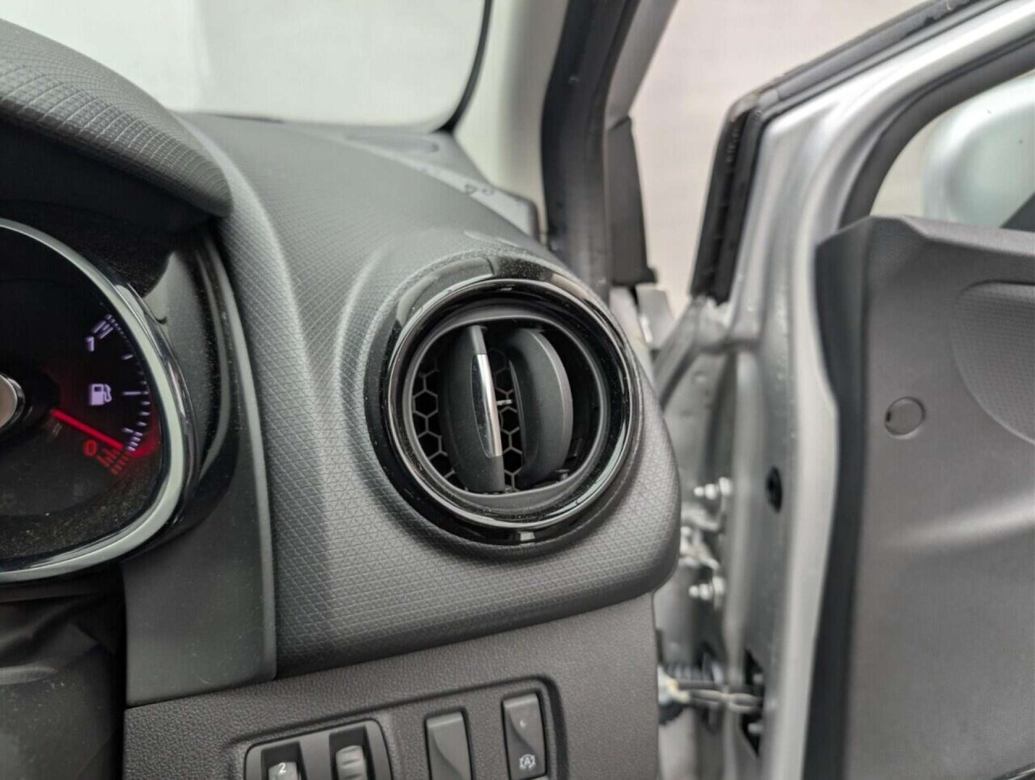 Used Renault Clio 2019 for sale - 77714368: Photo 28