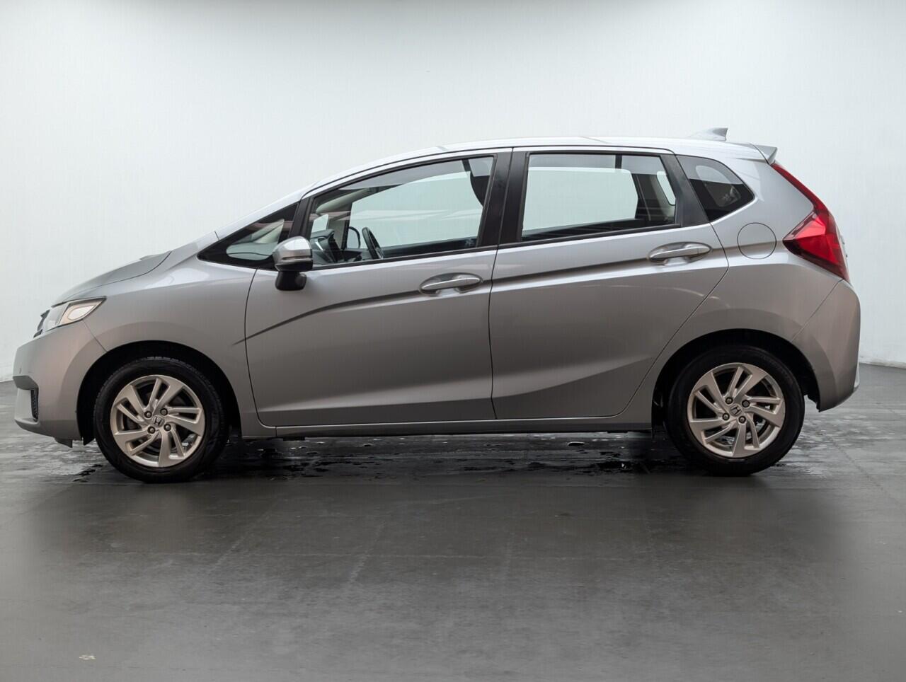 Used Honda Jazz 2016 for sale - 76913136: Photo 5