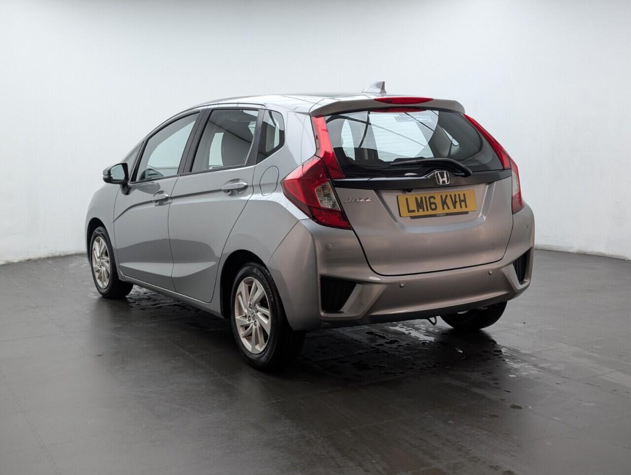 Used Honda Jazz 2016 for sale - 76913136: Photo 6