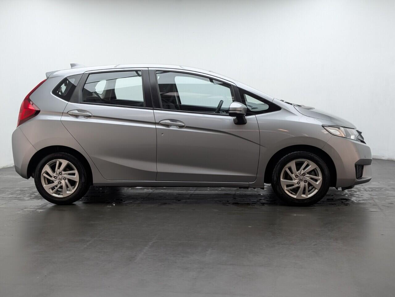 Used Honda Jazz 2016 for sale - 76913136: Photo 9