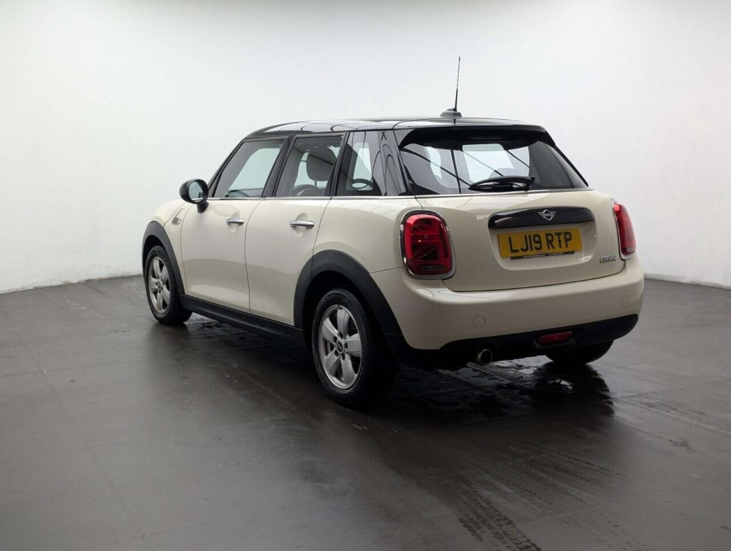 Used MINI Hatch 2019 for sale - 77713101: Photo 6