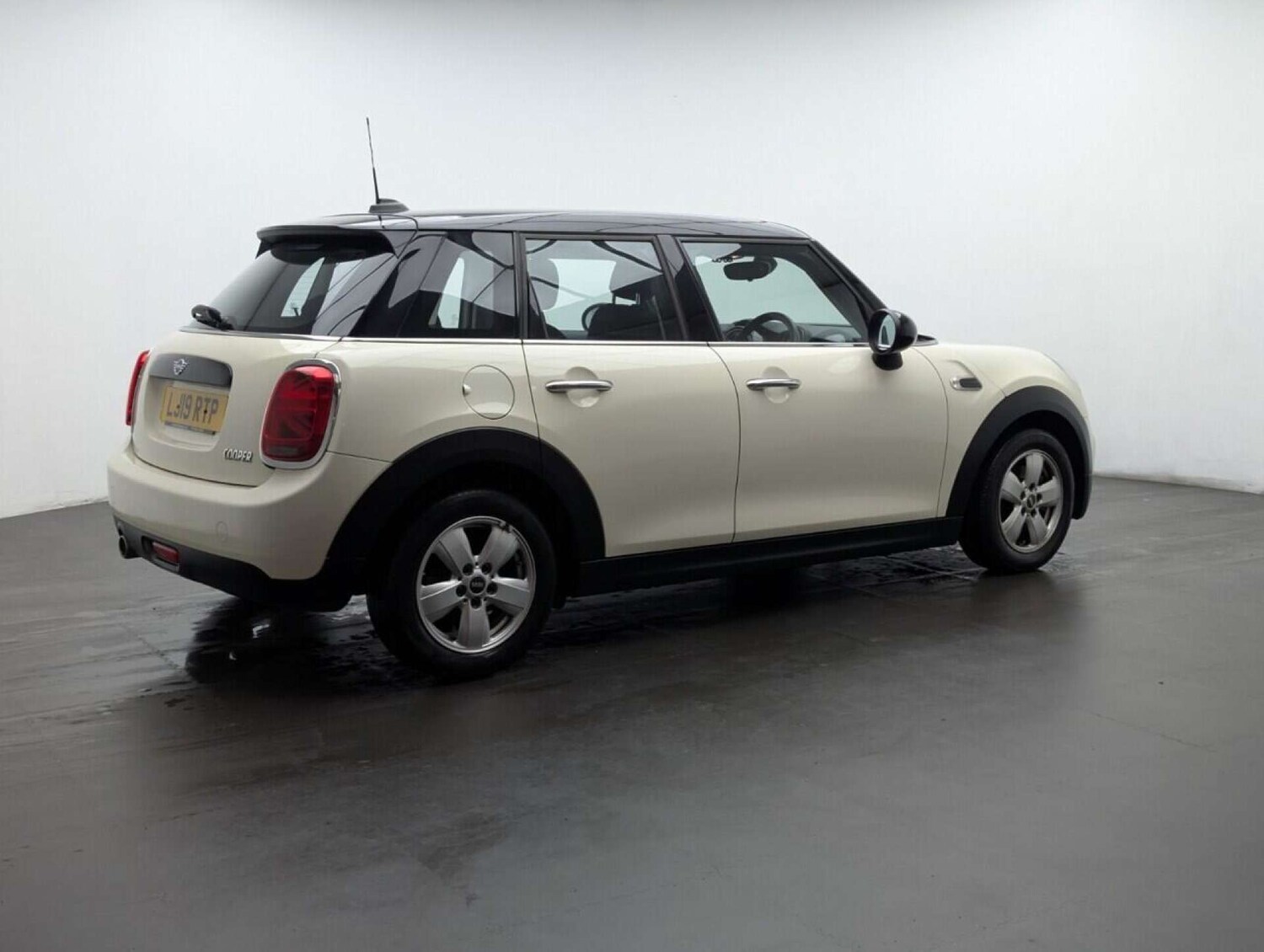 Used MINI Hatch 2019 for sale - 77713101: Photo 8