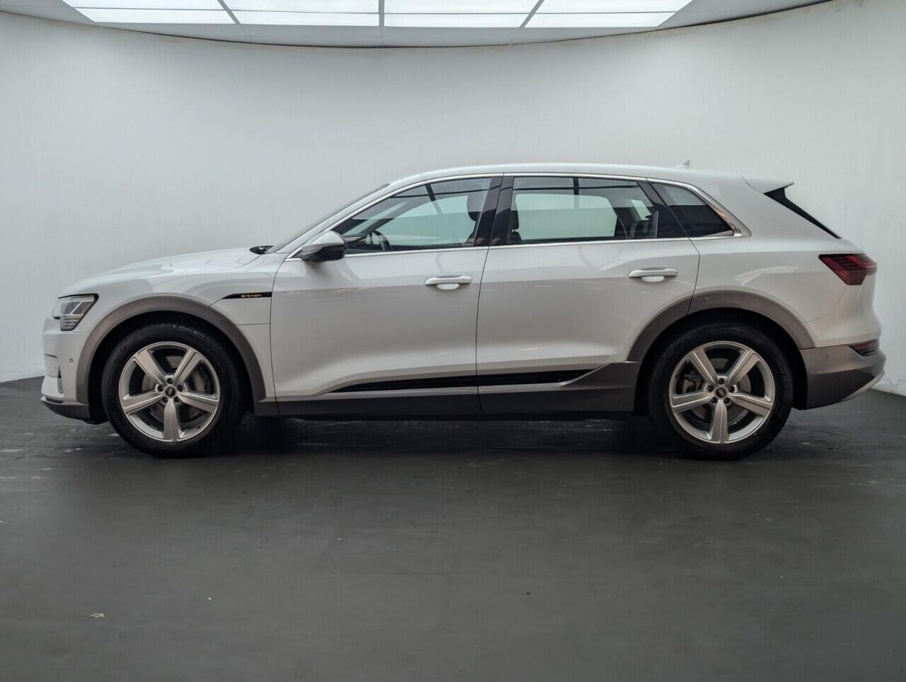 Used Audi e-tron 2021 for sale - 76425743: Photo 5