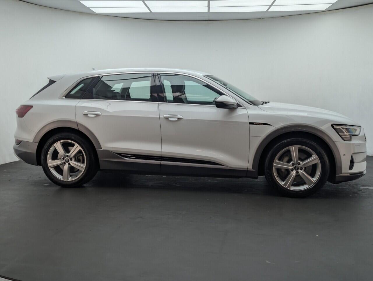 Used Audi e-tron 2021 for sale - 76425743: Photo 9