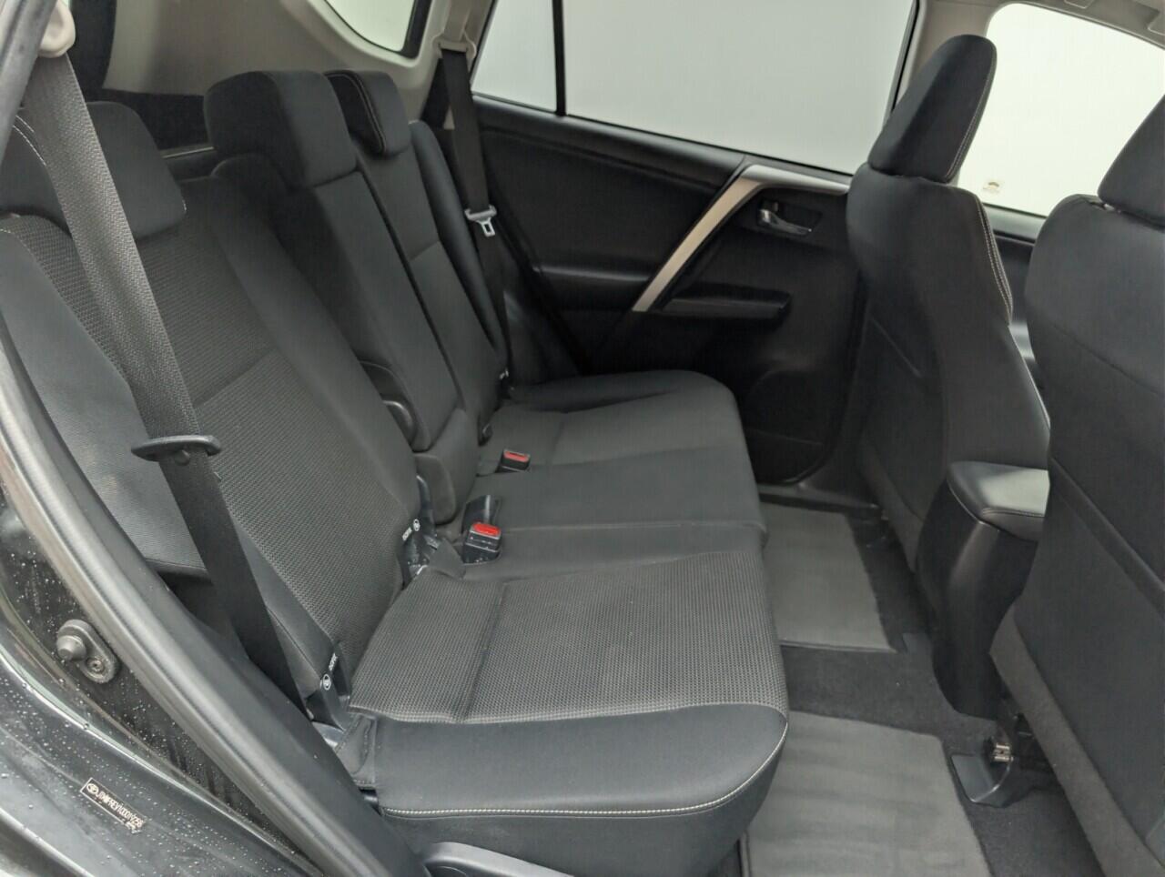 Used Toyota RAV4 2016 for sale - 76976096: Photo 24