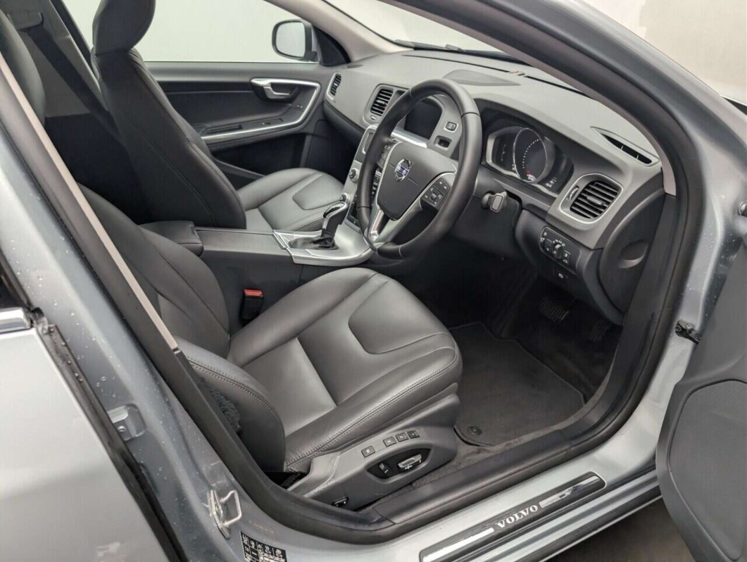 Used Volvo S60 2017 for sale - 77713235: Photo 11