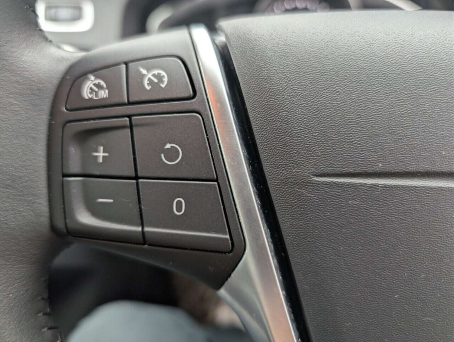 Used Volvo S60 2017 for sale - 77713235: Photo 18