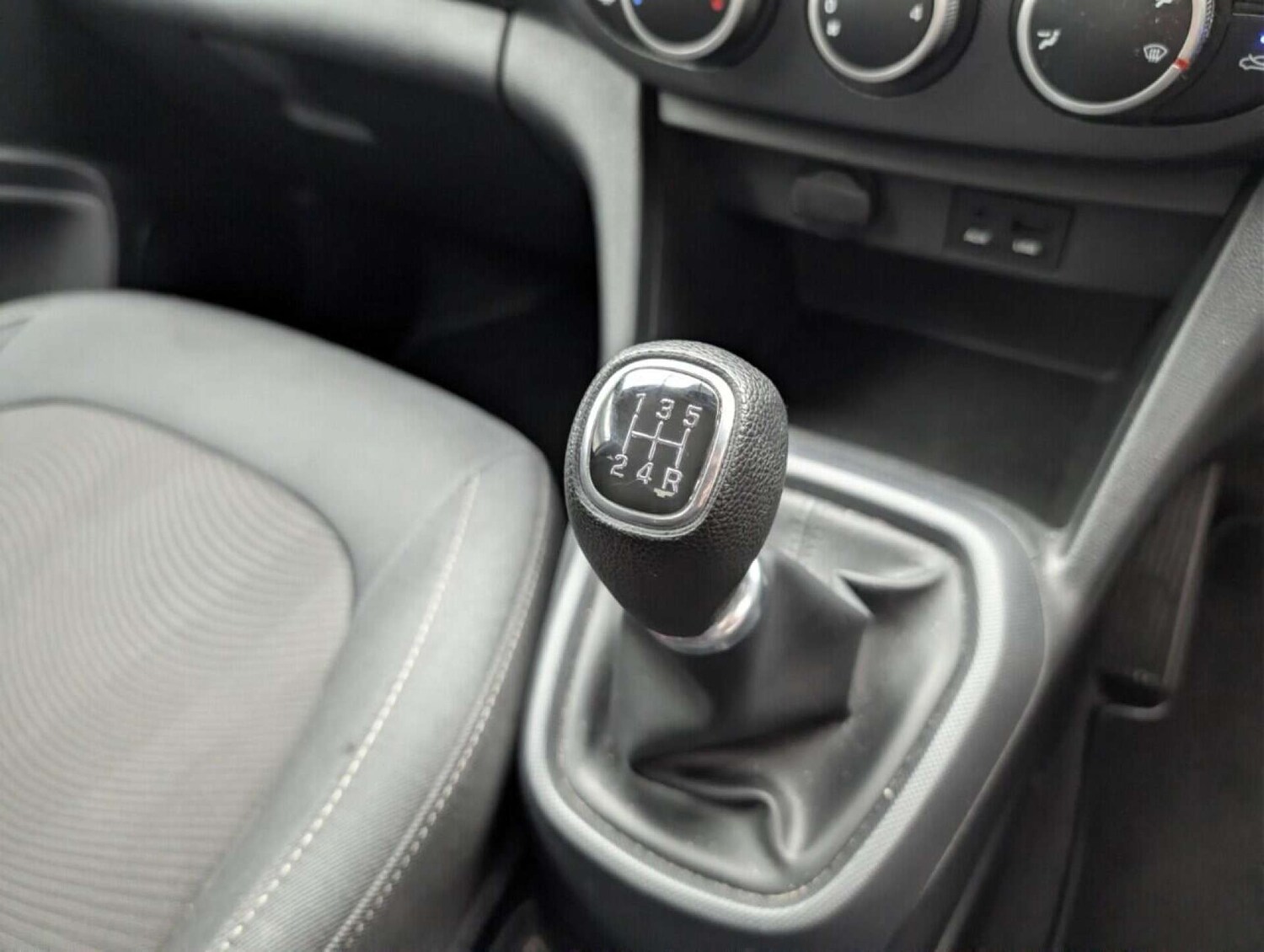 Used Hyundai i10 2017 for sale - 77714139: Photo 14