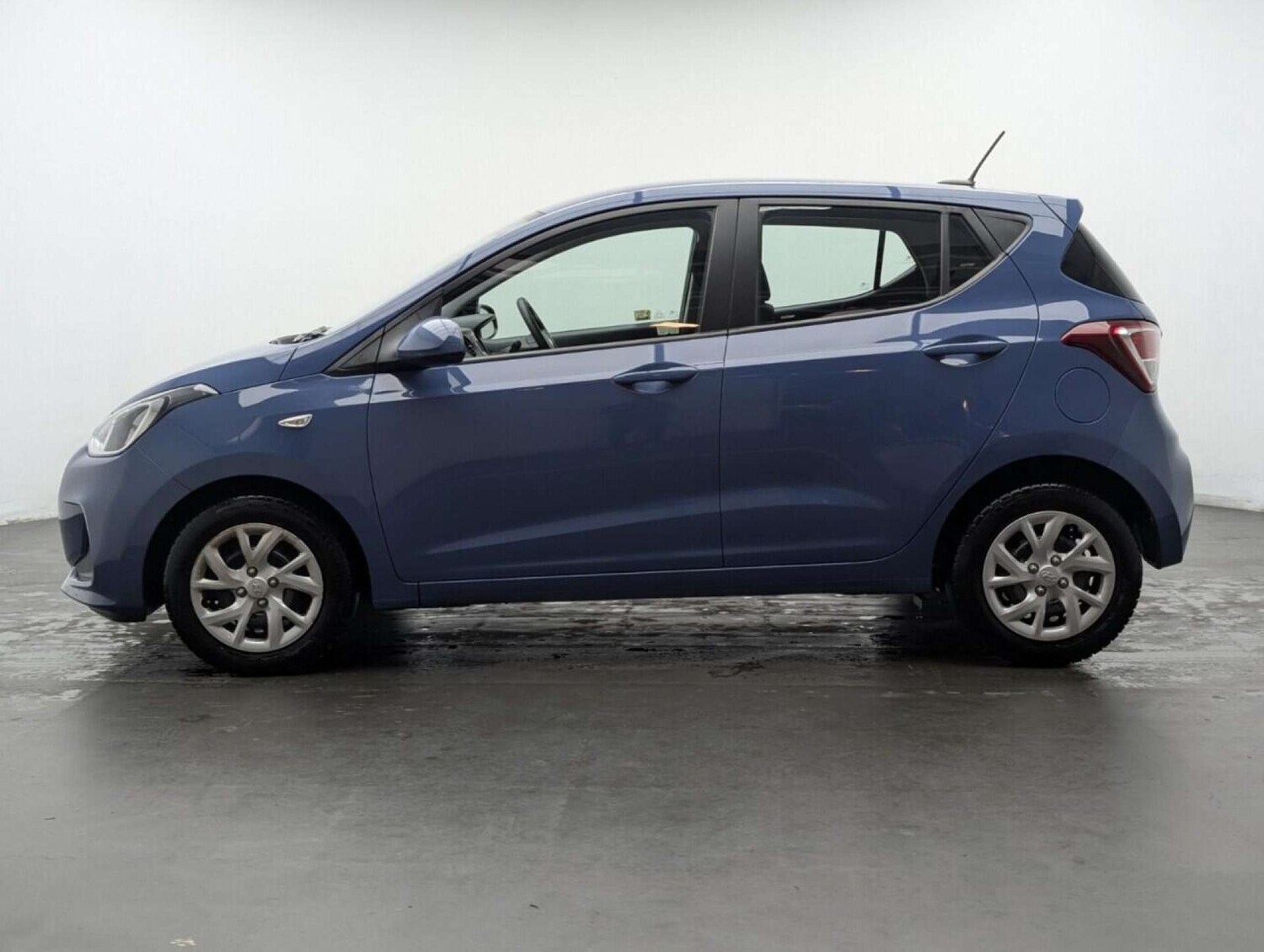 Used Hyundai i10 2017 for sale - 77714139: Photo 5
