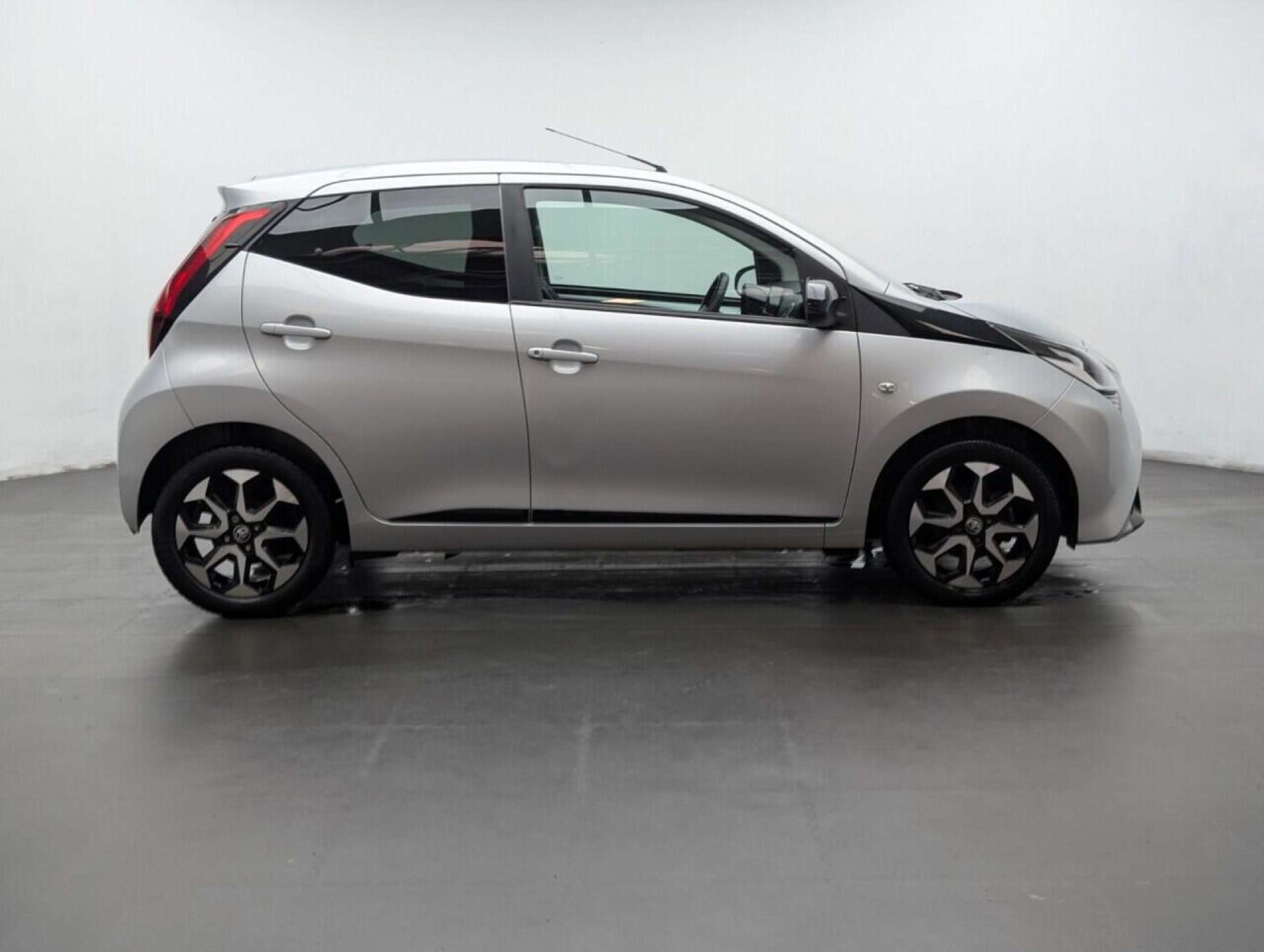 Used Toyota AYGO 2019 for sale - 77713373: Photo 9