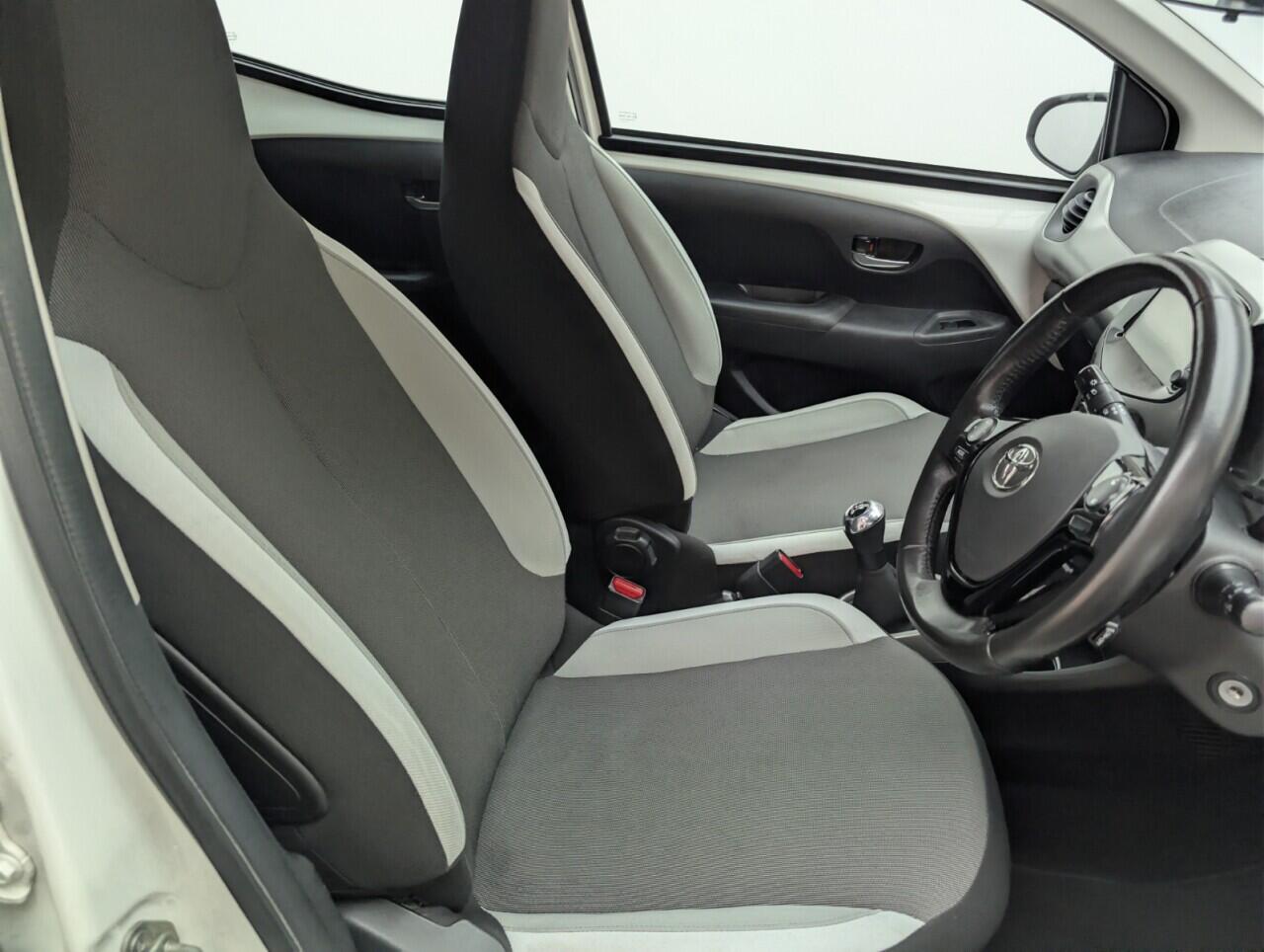 Used Toyota AYGO 2018 for sale - 76765505: Photo 12