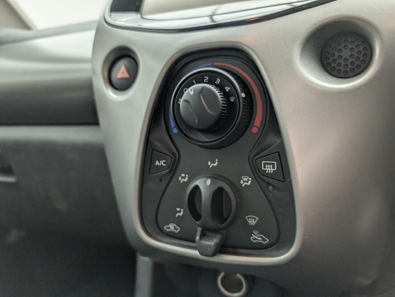 Used Toyota AYGO 2018 for sale - 76765505: Photo 16