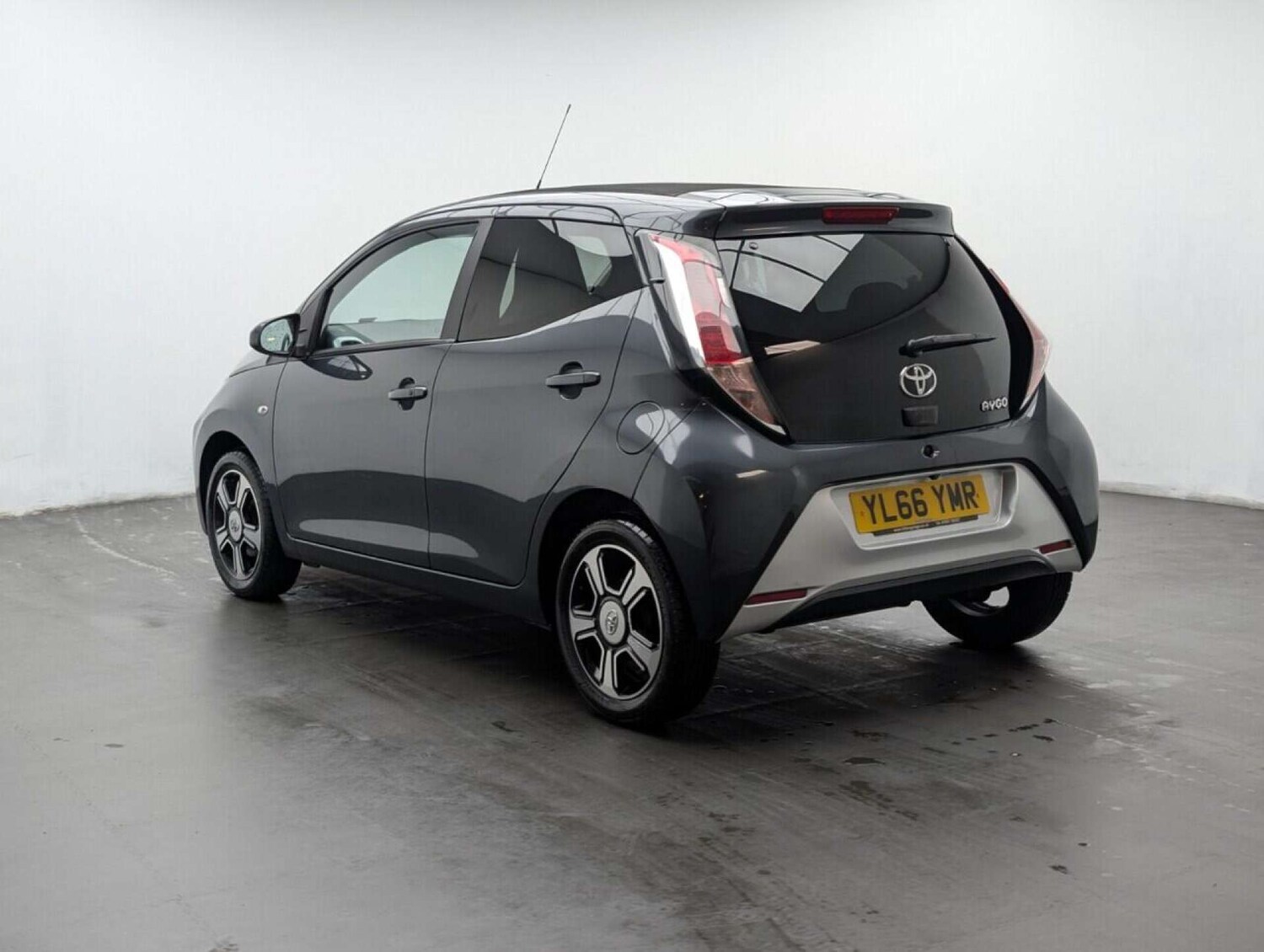 Used Toyota AYGO 2017 for sale - 77714343: Photo 6