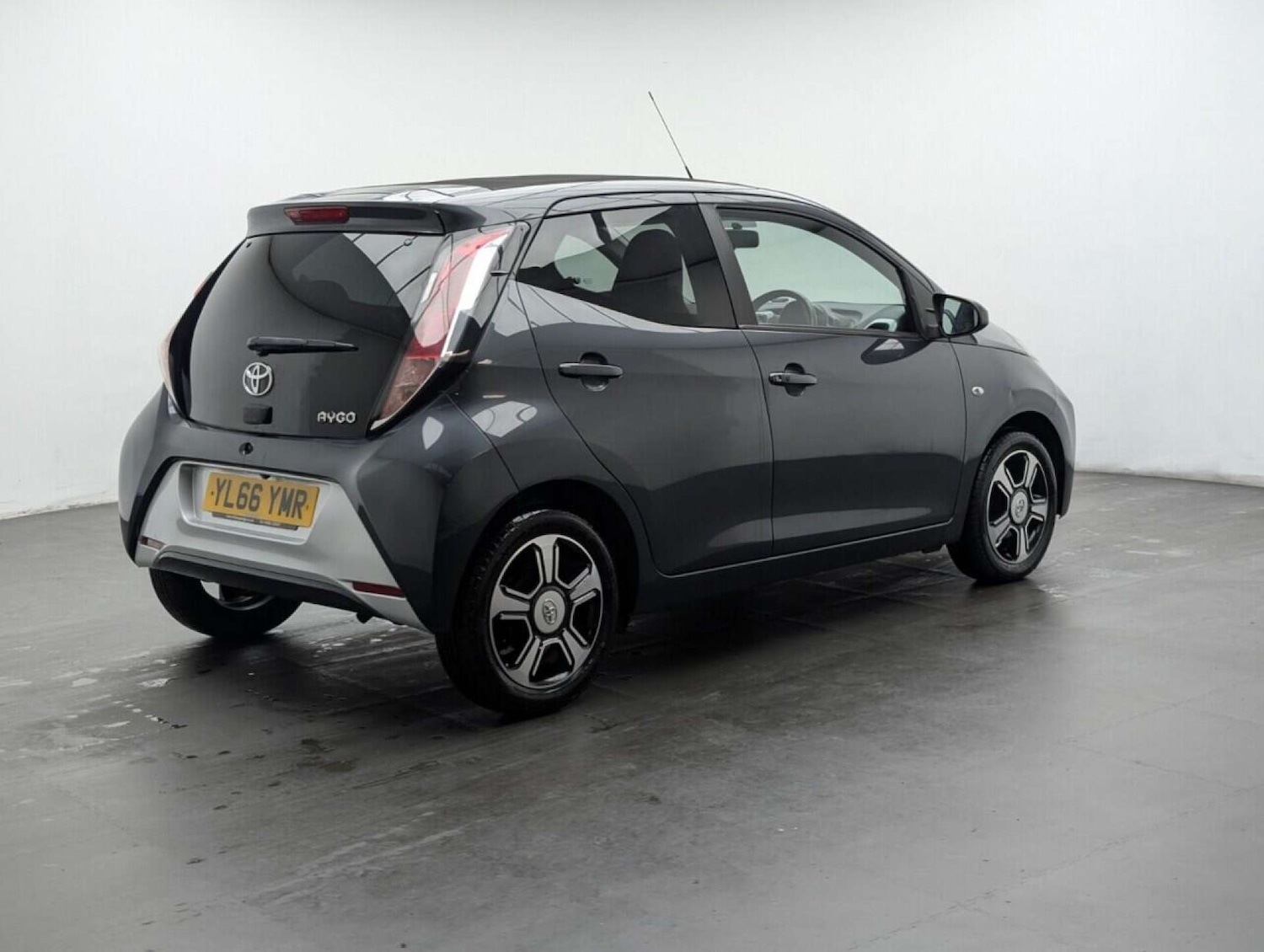 Used Toyota AYGO 2017 for sale - 77714343: Photo 8
