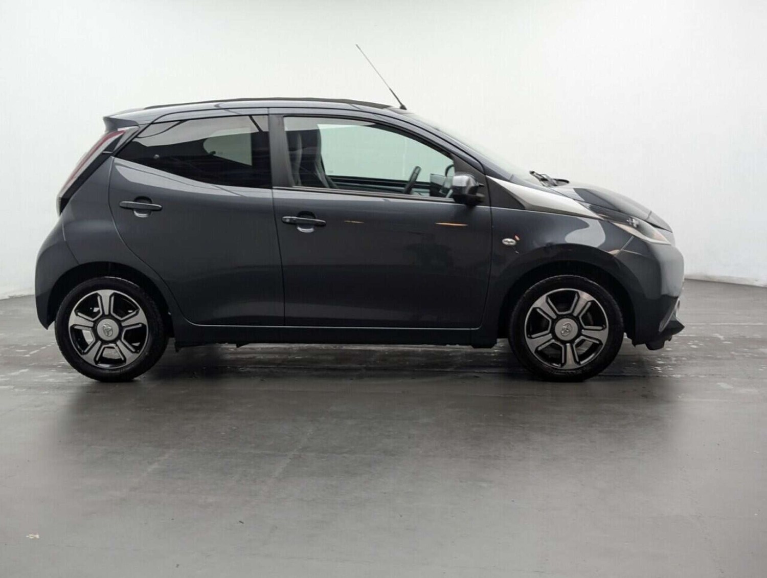 Used Toyota AYGO 2017 for sale - 77714343: Photo 9