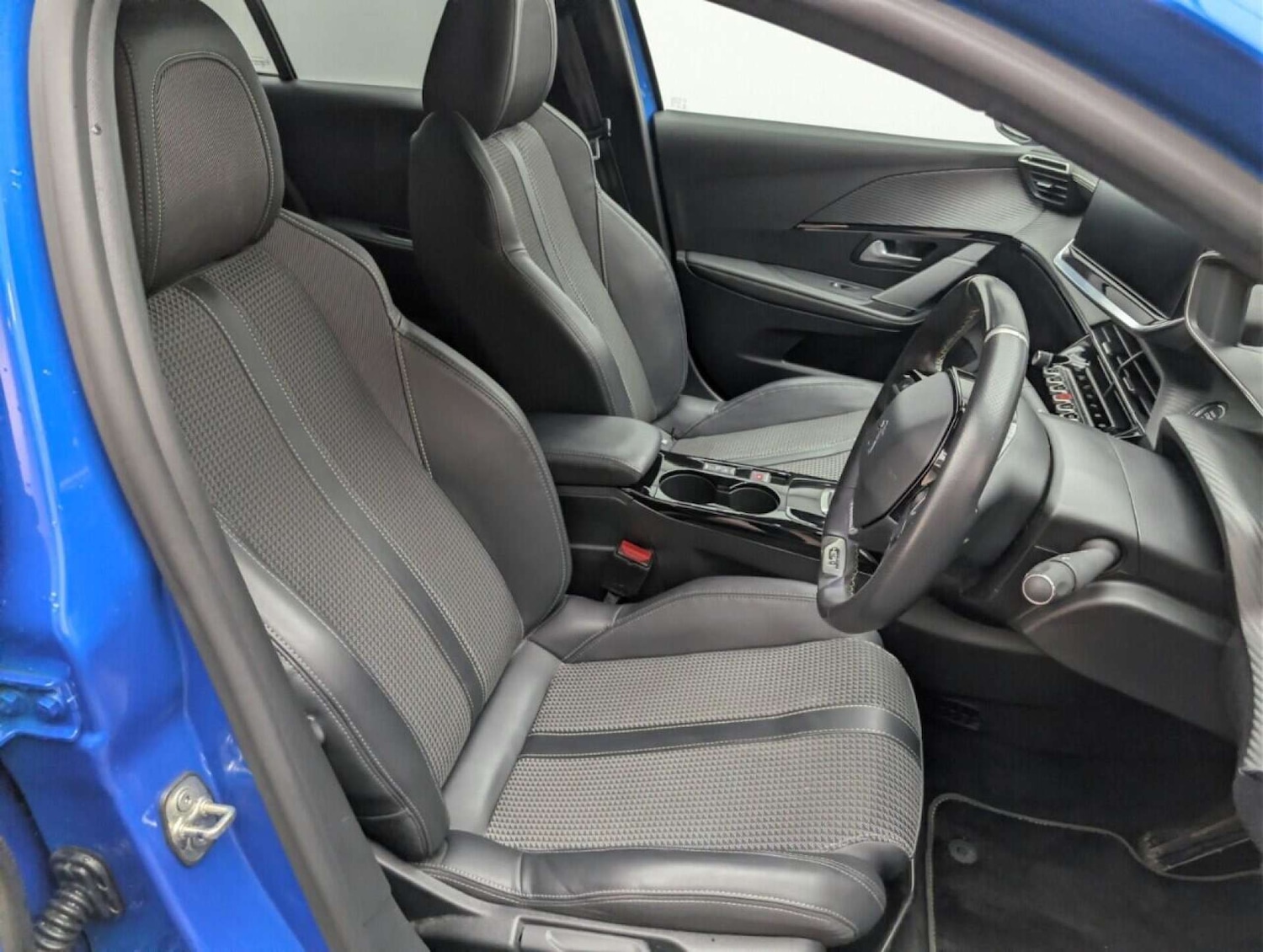 Used Peugeot 208 2021 for sale - 77713604: Photo 13