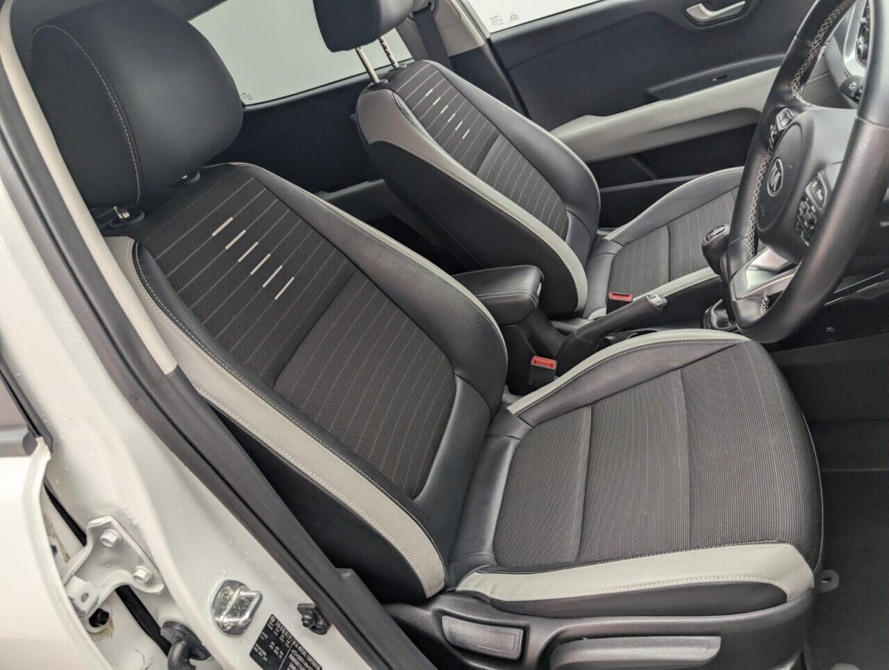 Used Kia Stonic 2019 for sale - 76424986: Photo 12