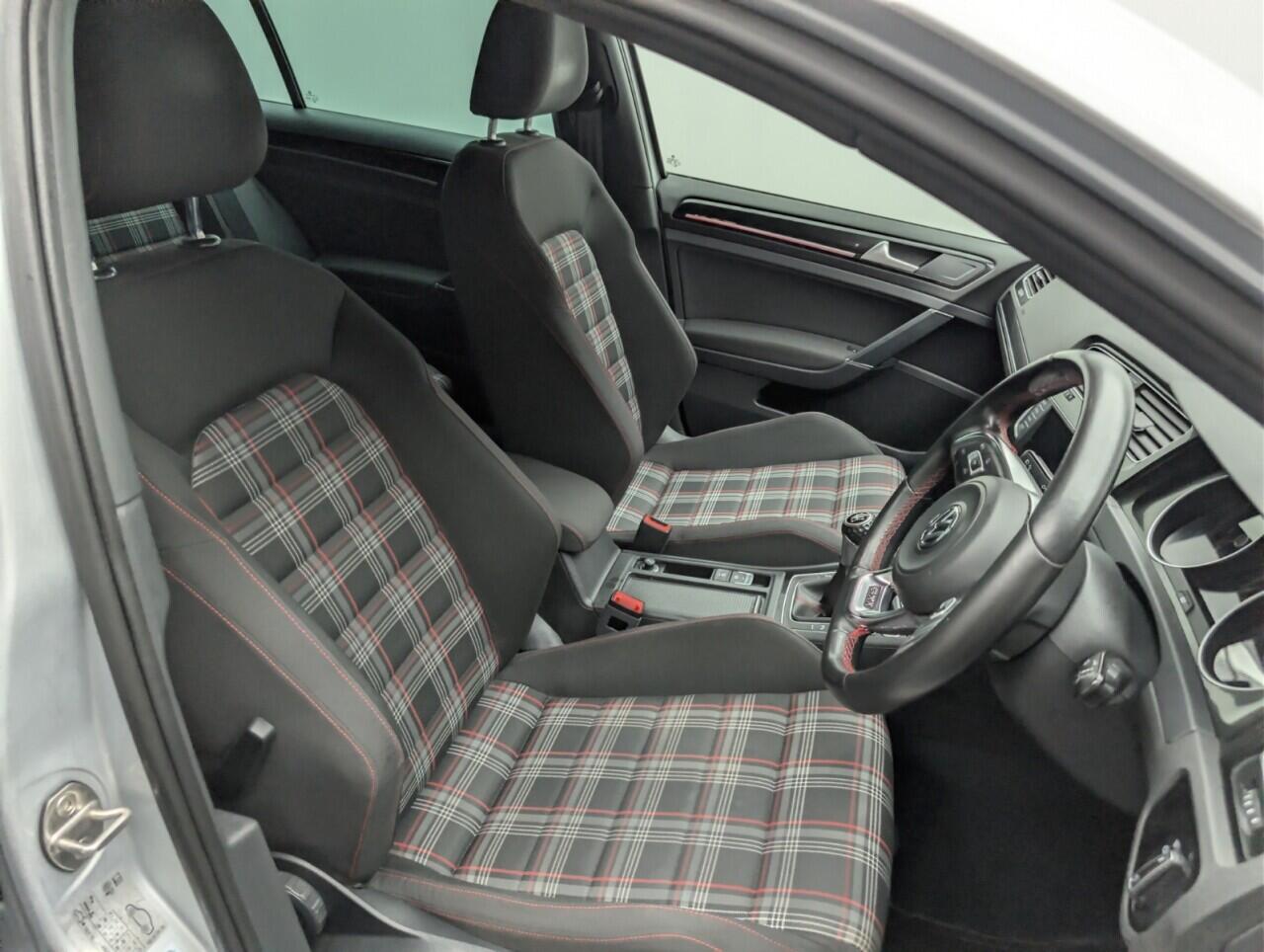 Used Volkswagen Golf 2017 for sale - 77696546: Photo 12