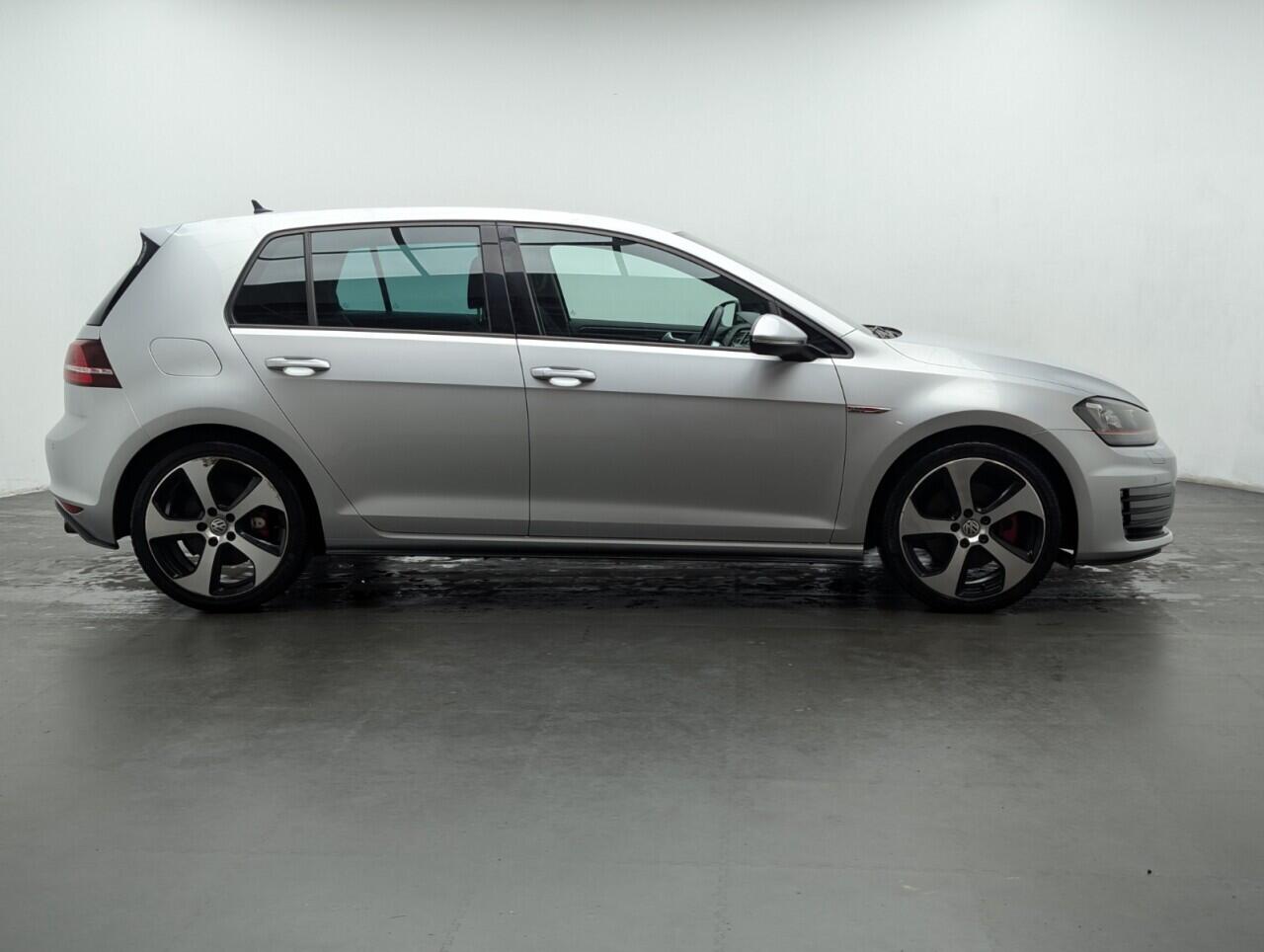 Used Volkswagen Golf 2017 for sale - 77696546: Photo 9