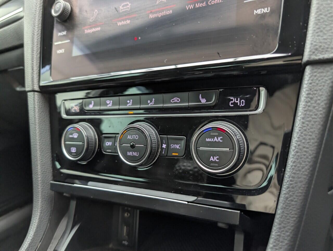 Used Volkswagen Golf 2017 for sale - 76952308: Photo 13