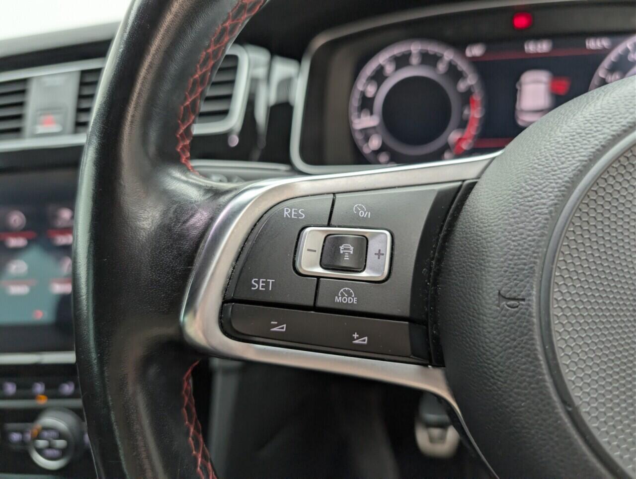 Used Volkswagen Golf 2017 for sale - 76952308: Photo 16