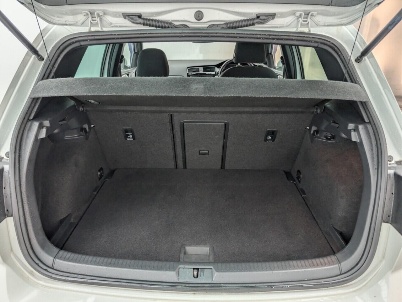 Used Volkswagen Golf 2017 for sale - 76952308: Photo 23