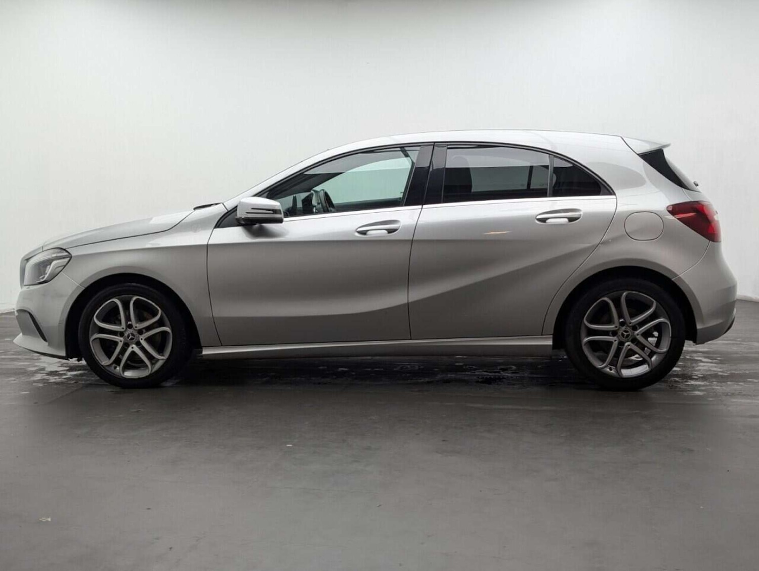 Used Mercedes-Benz A-Class 2018 for sale - 77713126: Photo 5