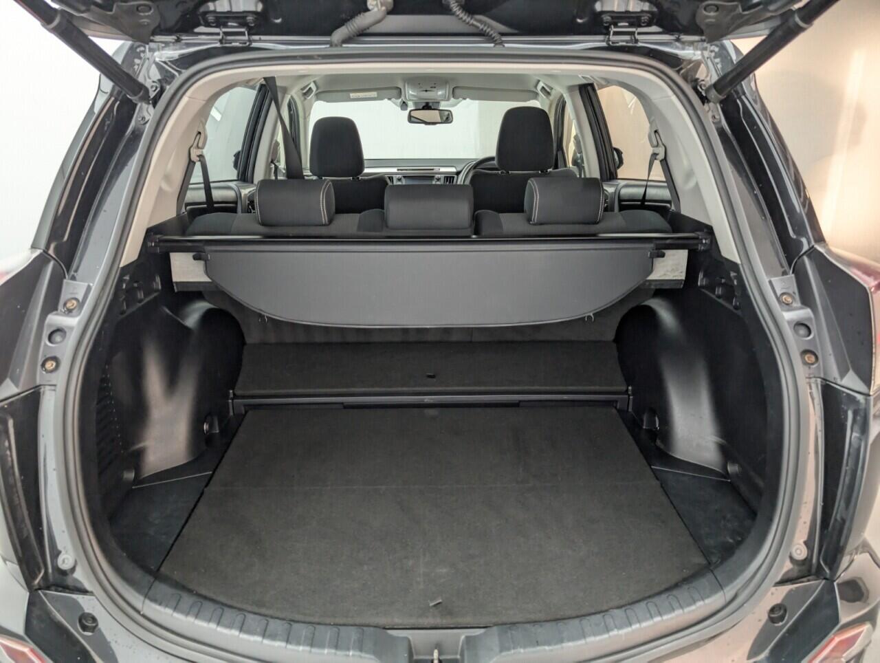 Used Toyota RAV4 2017 for sale - 77343772: Photo 25