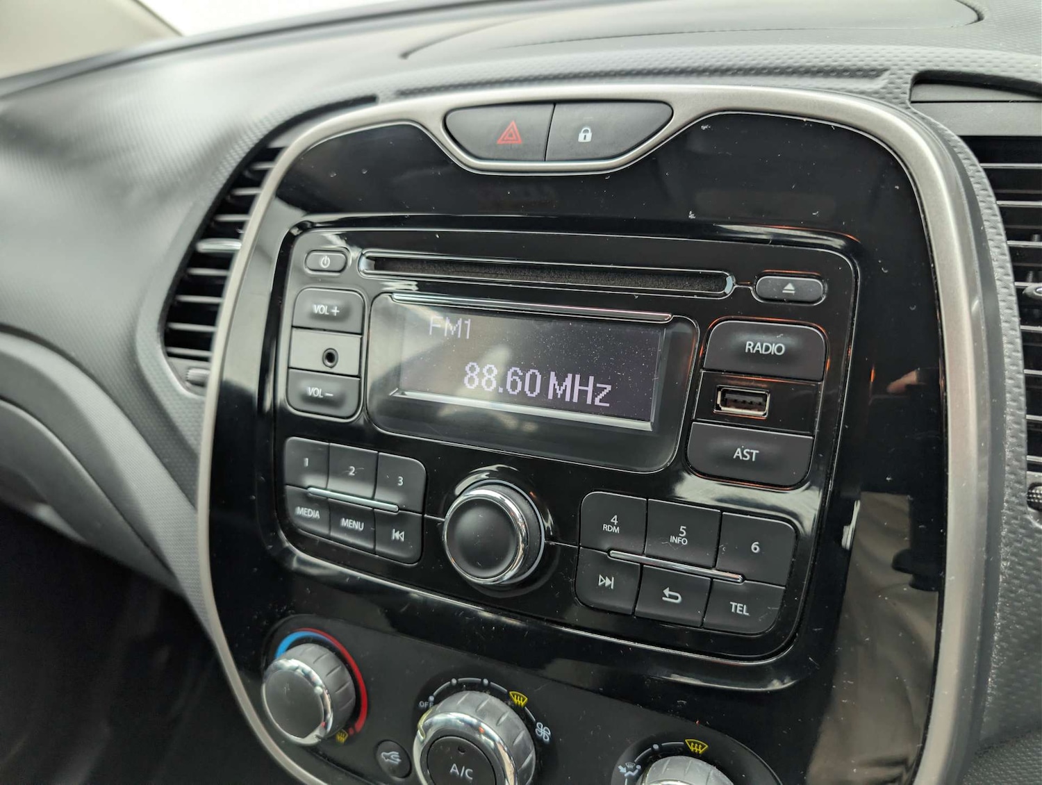 Used Renault Captur 2016 for sale - 78003863: Photo 15